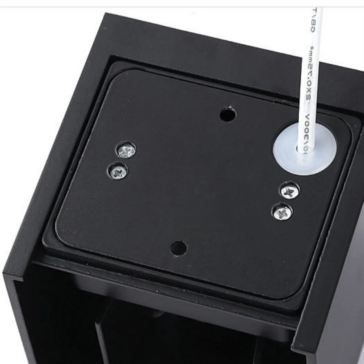 Outdoor Ip65 Waterproof Super Bright Wall Lamp factory